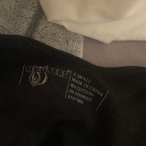 black hooters tank top